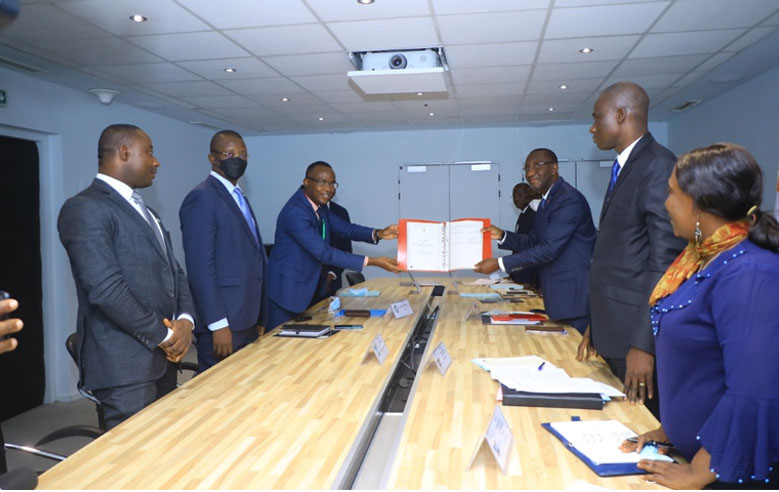 WAAS - Côte d’Ivoire and SOAC Headquarters Agreement, recently signed, has been presented to Hon. Minister of Trade & Industry